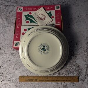 Vintage Longaberger Pie Plate, 1994 Traditional Holly